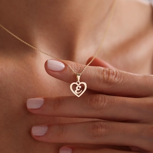 Colar inicial de coração de ouro 10k/14k/18k / Colar inicial personalizado com coração / Colar inicial feito à mão / Colar inicial / Presente de Natal