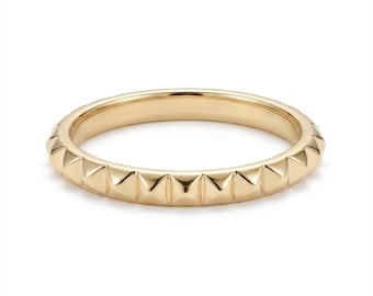 Anillo de oro de 14 quilates con forma de pirámide geométrica: anillo minimalista apilable
