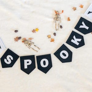Fall Halloween Felt Bunting Garland, Halloween Party Decor, Handmade Autumn Banner Decor, Seasonal Spooky Felt Wall Hanging Banner