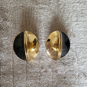 Boucles d&#39;oreilles à clip vintage noires et dorées Orena Paris