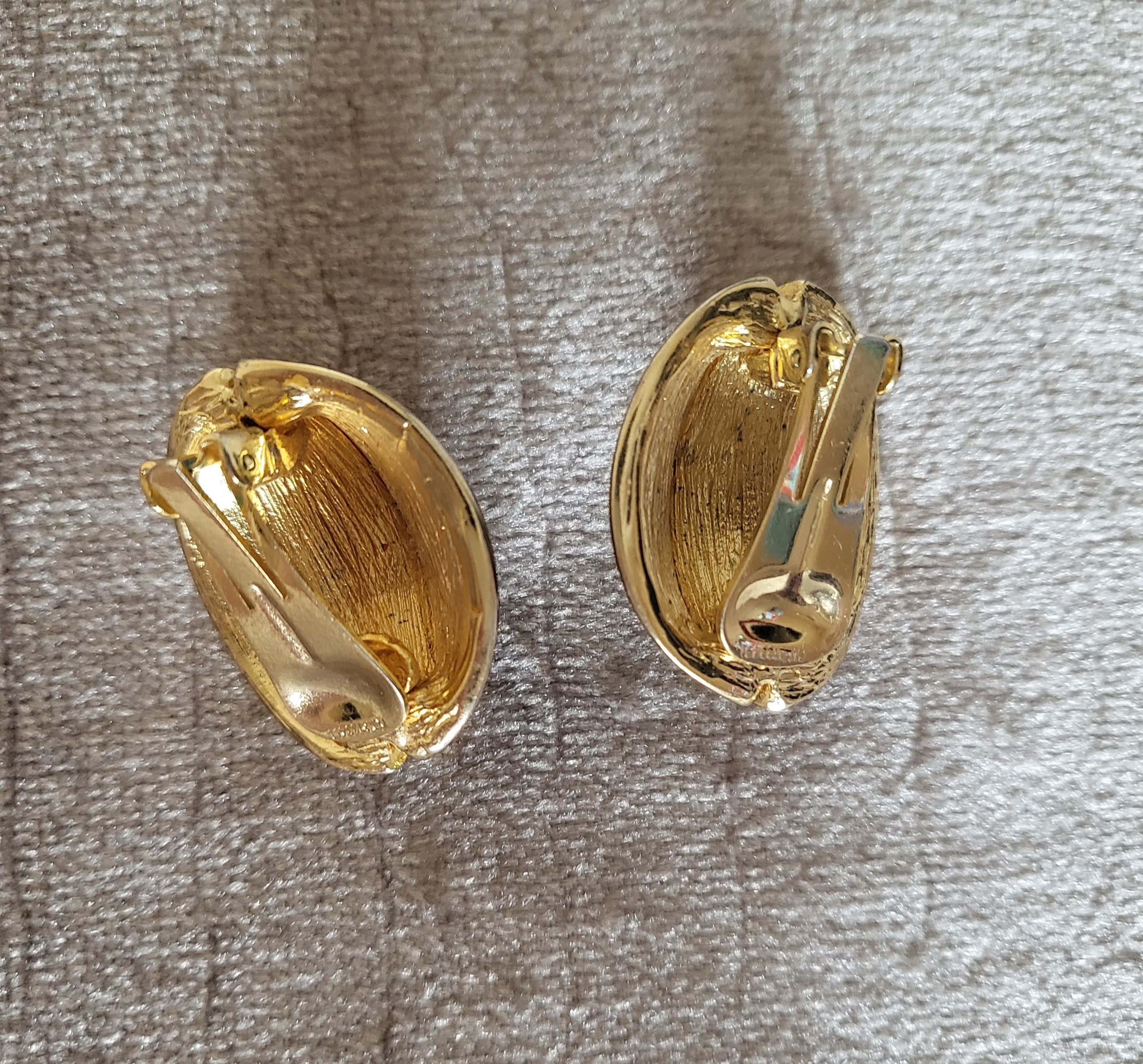 Boucles D'oreilles Clips Orena Paris Vintage Années 80 - Damier Noir Et Ocre, Métal Doré Laiton