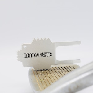 GROOVEGETR Golf Club Groove Sharpener & Cleaner + Divot Mark Fixer | Pocket Golf Tool