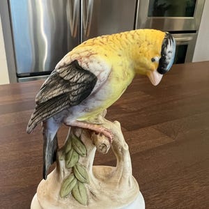 GOLDFINCH BIRD FIGURINE Japan Vintage Collectible Vtg Sculpture