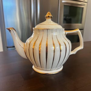 Vintage Sadler Gold Swirl Teapot – Made England 1940s Porcelain