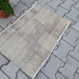 1&#39;64 x 2&#39;46 Neutral Door Mat, Vintage Small Area Rug, Oushak Wool Rug, Hand Woven Door Mat, Bathroom Handmade Rug 2x2