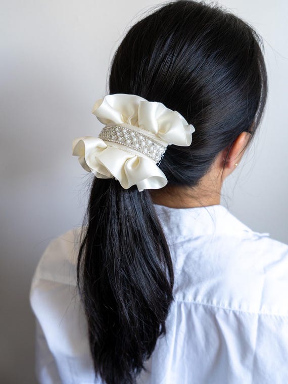 Satin Ruffle Banana Clip With Pave Ribbon Romantic Cream  display picture 2