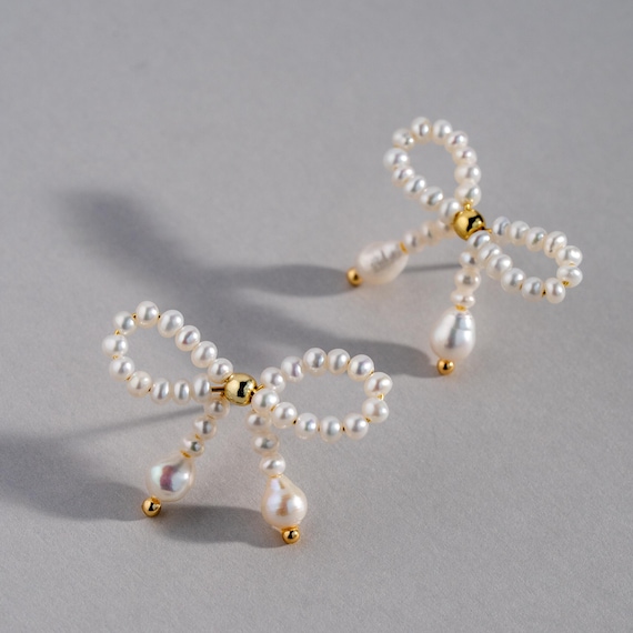 Mini Pearl Bow Earrings Freshwater Pearl Bow Studs Dainty Pearl Earrings Gift for Her Cute Pearl Earrings Modern Pearl Bowie Earrings