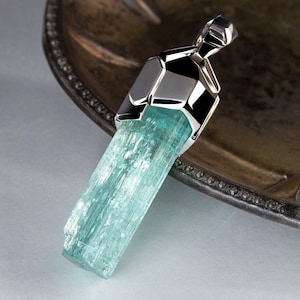 Aquamarine Crystal Silver Pendant Cyan Blue Beryl Raw Uncut Stone Natural Gemstone Crystal Healing Unisex Jewelry Pisces Sign Gift Solitude