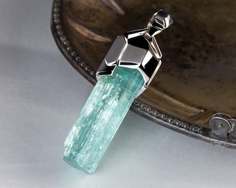 Aquamarine Crystal Silver Pendant Cyan Blue Beryl Raw Uncut Stone Natural Gemstone Crystal Healing Unisex Jewelry Pisces Sign Gift Solitude