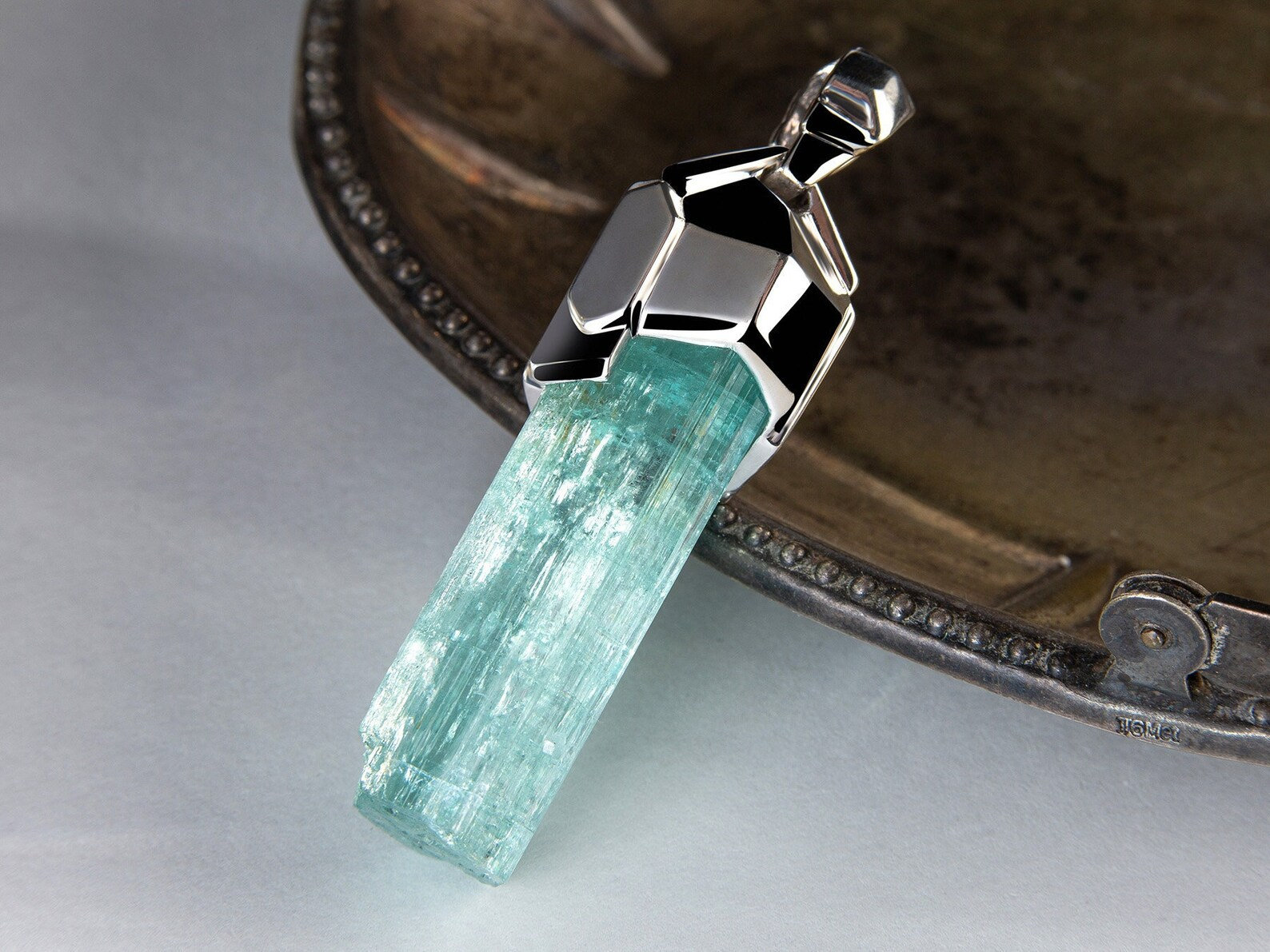 Aquamarine Crystal Silver Pendant Cyan Blue Beryl Raw Uncut Stone Natural Gemstone Crystal Healing Unisex Jewelry Pisces Sign Gift Solitude