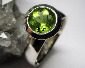 Peridot Silver Ring Lime Green Jean Grey Style Comics Natural Chinese Gemstone Bells of Ireland Minimalism Engagement Ring