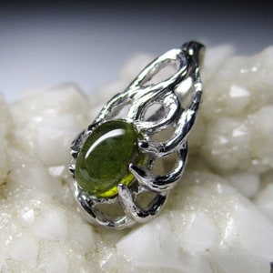 Ciondolo in argento con tormalina, pera verde ovale cabochon, gemma naturale brasiliana, unisex, magico, foresta, radici, stile fantasy, segno della Bilancia, regalo