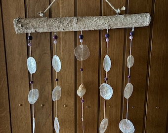 Windspiel am Birkenast aus Capiz Muscheln verschiedene Ausführungen