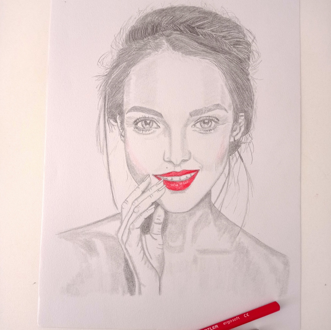 Disegno a matita - Donna dal sorriso malizioso e labbra rosse: arte  sensuale ed elegante - Etsy Italia