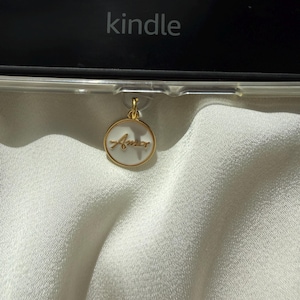 Gold Amor Kindle Charm Dust Plug – Minimal Love Charm – Neutral Aesthetic Reader Gift