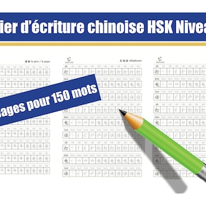 Könnte beinhalten: Ein Arbeitsbuch für chinesisches Schreiben, HSK Level 1, mit dem Text "150 Seiten für 150 Wörter". Die Seiten zeigen Schreibübungsraster und chinesische Schriftzeichen. Ein grüner Bleistift mit gelber Spitze und rotem Radiergummi ist im Vordergrund.