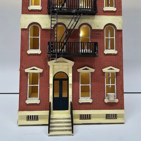 Dollhouse-"New York" style building kit,  in 1;48th scale