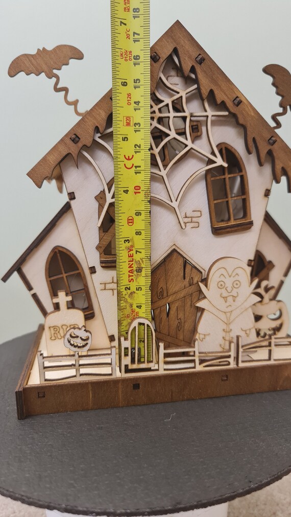 ドールハウス、ミニチュアキットモデル「お化け屋敷