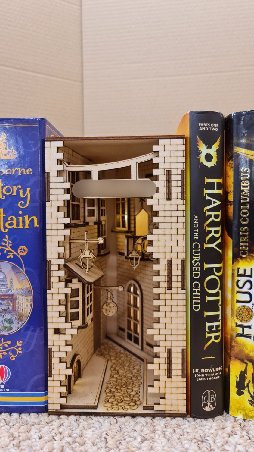 I built the first ever Quizzic Alley Book Nook! A review by