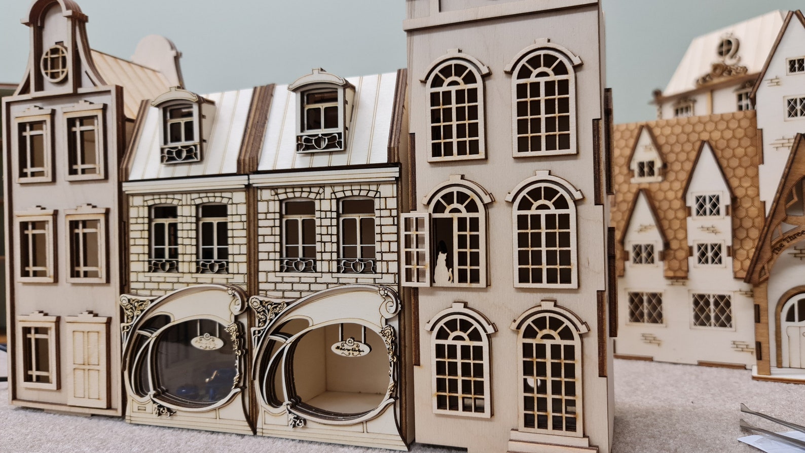 DOLLHOUSE , Miniature Kit Model 