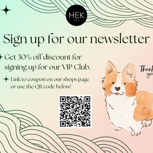 K&ouml;nnte beinhalten: Ein rosa-gr&uuml;ner Aquarellhintergrund mit einem wei&szlig;en Textfeld, auf dem "Melden Sie sich f&uuml;r unseren Newsletter an" und "Erhalten Sie 30% Rabatt f&uuml;r die Anmeldung zu unserem VIP-Club" steht. Unter dem Text befindet sich ein QR-Code und eine Cartoon-Illustration eines braunen und wei&szlig;en Hundes mit rosa Nase.