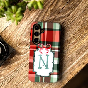 Red Plaid Custom Monogram Phone Case, Christmas Holiday Name Initial MagSafe & Tough Phonecases for iPhone, Samsung Galaxy, Google Pixel bild 3