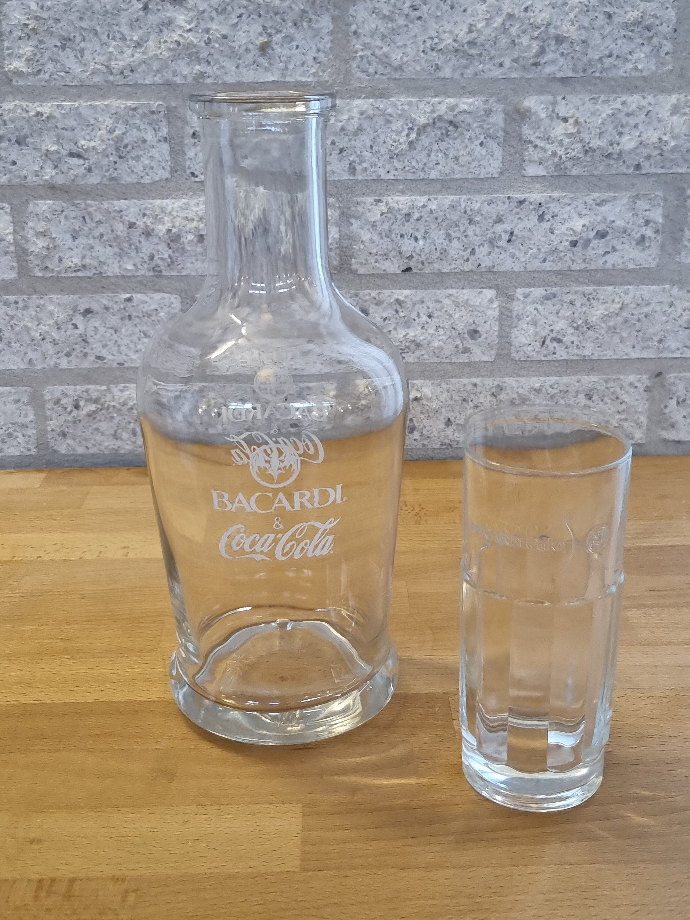 Vintage Bacardi Rum & Coke Glass Pitcher w/ 3 Coca Cola clear drinking  glasses