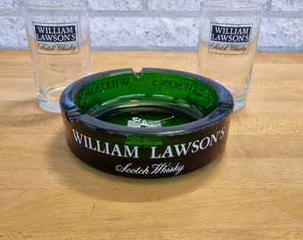 Ensemble William Lawson : Cendrier en verre et 2 verres à whisky.