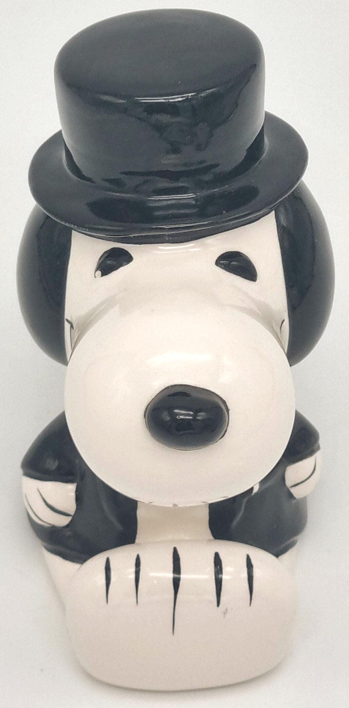 1966年製ヴィンテージのスヌーピー陶器製コインバンク。タキシード姿の