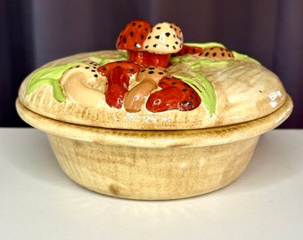 Fantastic Vintage Arnel’s Ceramic Mushroom Lidded Dish/Vintage Mushroom Decor/Vintage Mushroom Dish/Vintage Mushroom Kitchen