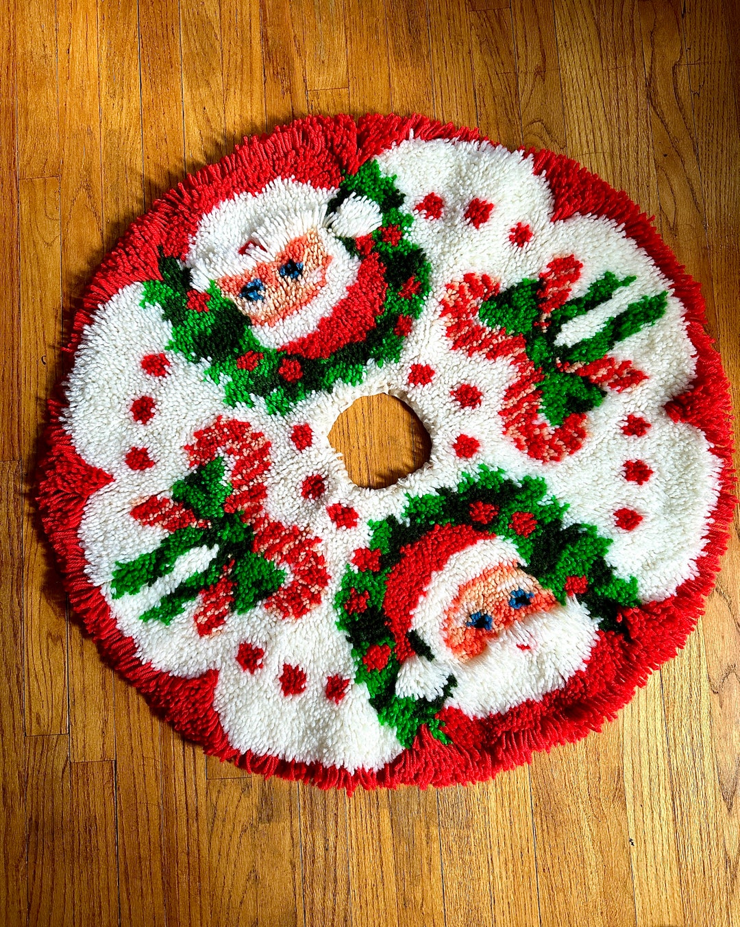 Colorful Vintage Latch Hook Santa Tree Skirt/vintage Christmas Etsy