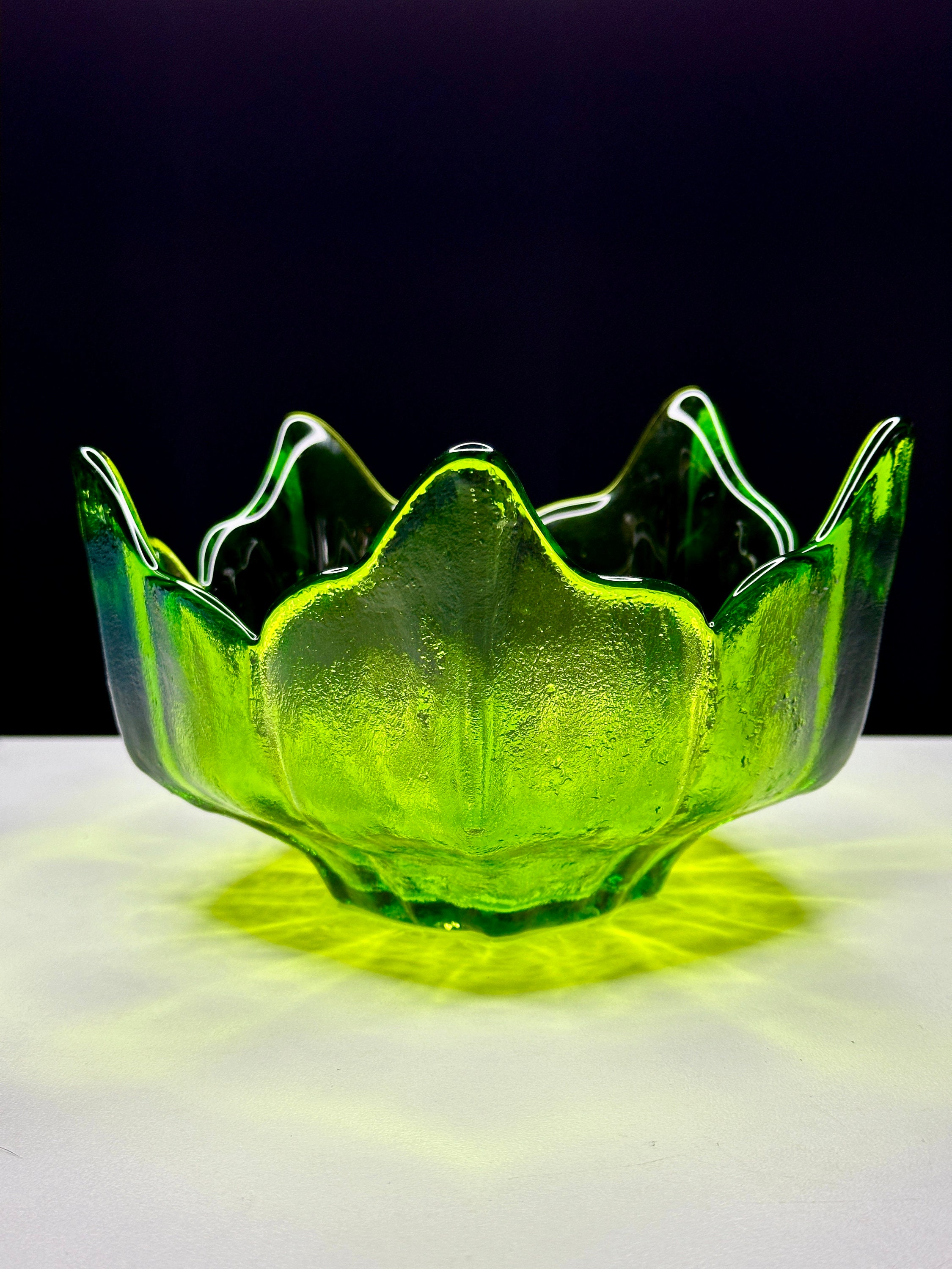 Stunning Green Vintage Mid Century Viking Lotus Glass Bowl