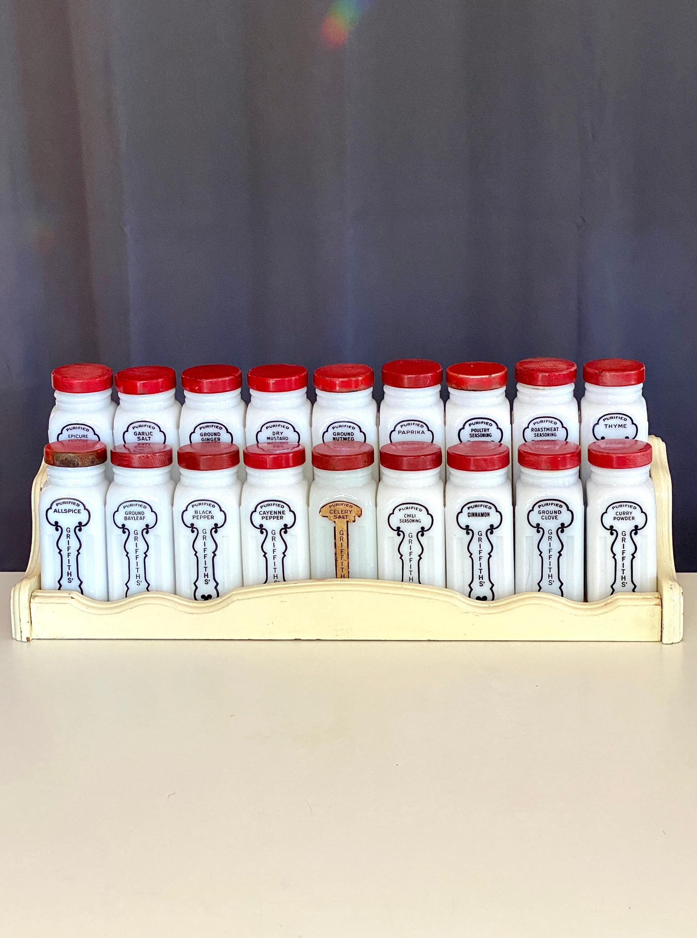 グリフィス GRIFFITH'S スパイスボトル ミルクガラス  ビンテージ Gorgeous Set of Eighteen Vintage Griffiths Spices With