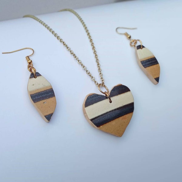 Unique 1870's Brown Banded Yellowware Heart/ Tear Drop Necklace and Earrings Jewelry Set