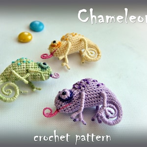 Chameleon crochet pattern for funny brooch, small keychain or toy. Amigurumi animal pattern for kids jewelry pin and interior decor