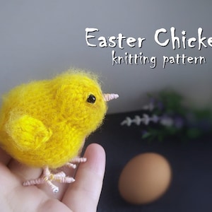 Easter chicken knitting pattern, handmade toy for easter decor. Use this bird pattern as knitted home decor. Knit amigurumi pattern DIY
