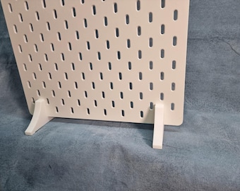 Free-standing table top feet for the IKEA Skadis