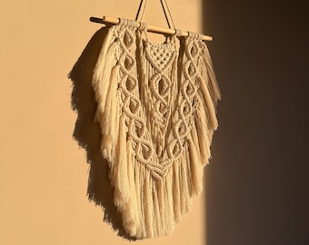 Ręcznie robiona ozdoba ścienna, makrama, minimalistyczny wystrój domu w stylu boho, nowoczesny wystrój boho, prezent na Dzień Matki