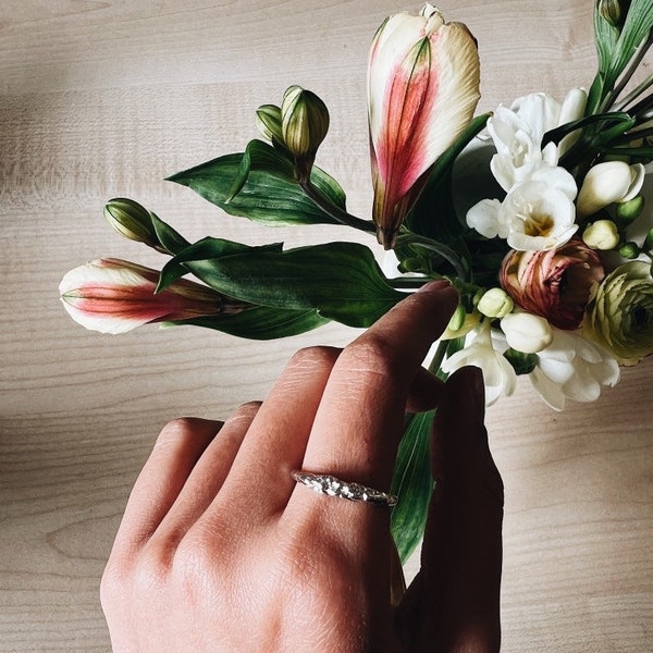 Bague en argent sterling minimaliste Chahoo | cadeau spécial pour elle | bijoux faits à la main | bijoux délicats | cadeau minimal et unique