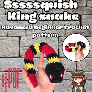 Puede incluir: Patrón de crochet para un principiante avanzado para hacer una serpiente rey de peluche. La serpiente es roja, amarilla y negra con una cabeza negra y ojos rojos. El patrón está disponible para descargar en PDF digital.