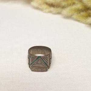 Antique silver berber ring from southern morocco. Ancient berber jewelry