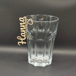 Placas de nombre de madera personalizadas cortadas con láser para bodas | Colgante de vaso para beber | Tarjetas de lugar individuales | Decoración de boda