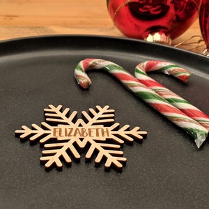 Snowflake Name Tags: Christmas Place Cards & Wooden Place Cards | Festive Name Place Setting | Holiday Place Cards or Winter Wedding Tags