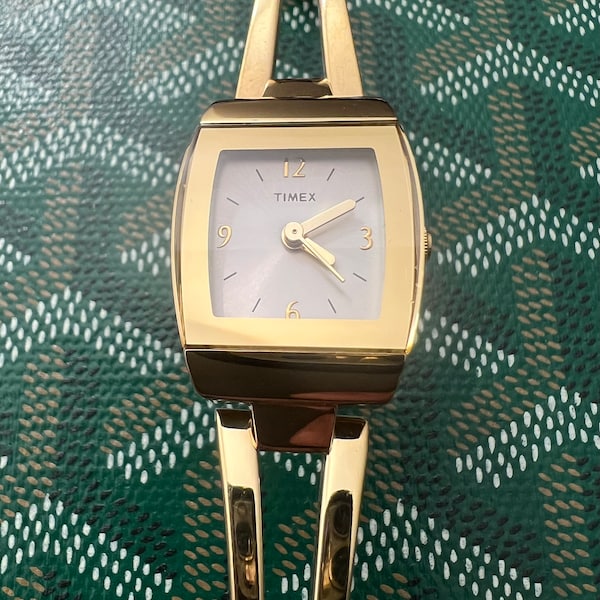 Gorgeous ladies Timex Gold Quartz watch New Battery Runs Perfect