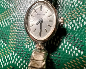 Ladies Bulova Vintage Tank Watch Runs Excellent made in 1971 10K White Rolled Gold Plated Swiss Movement
