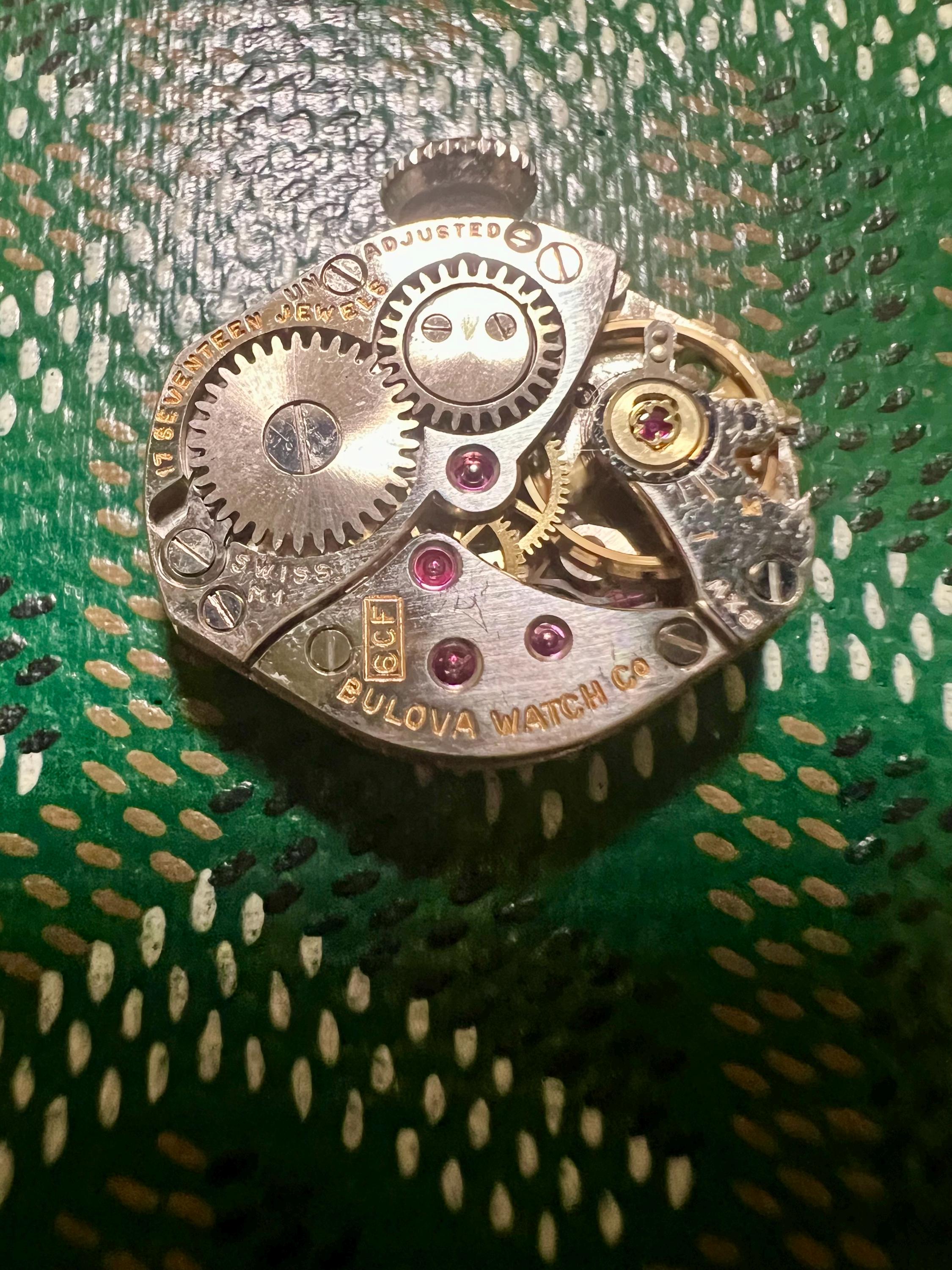 Montre-bracelet Vintage Bulova Pour Femme - Plaque Or Laminé 10 Carats, Série T451983, Ne Fonctionne Pas
