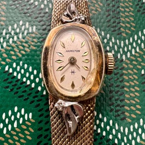 Montre Hamilton pour femme pour pièces ou réparation qui ne fonctionne pas, une montre fine et magnifique