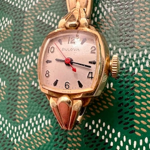 Ladies Bulova Vintage 10K Rolled Gold Plated Watch Estate Jewelry piece Runs Excellent Absolutely Beautiful