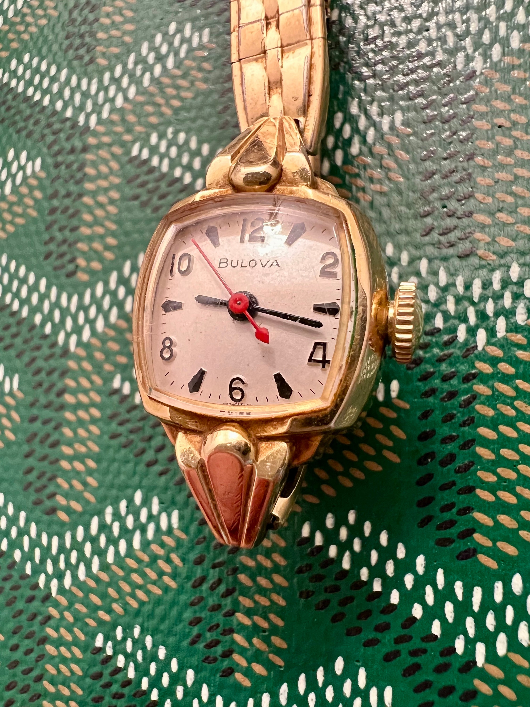 Ladies Bulova Vintage 10K Rolled Gold Plated Watch Estate Jewelry