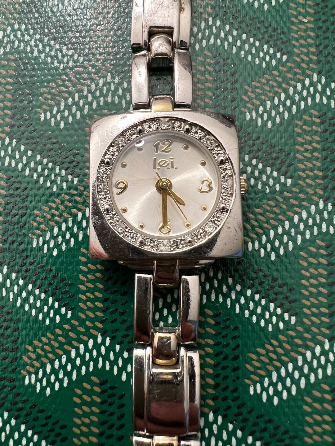 LEI Ladies Vintage Quartz Watch Retro Stainless Steel Runs Perfect 